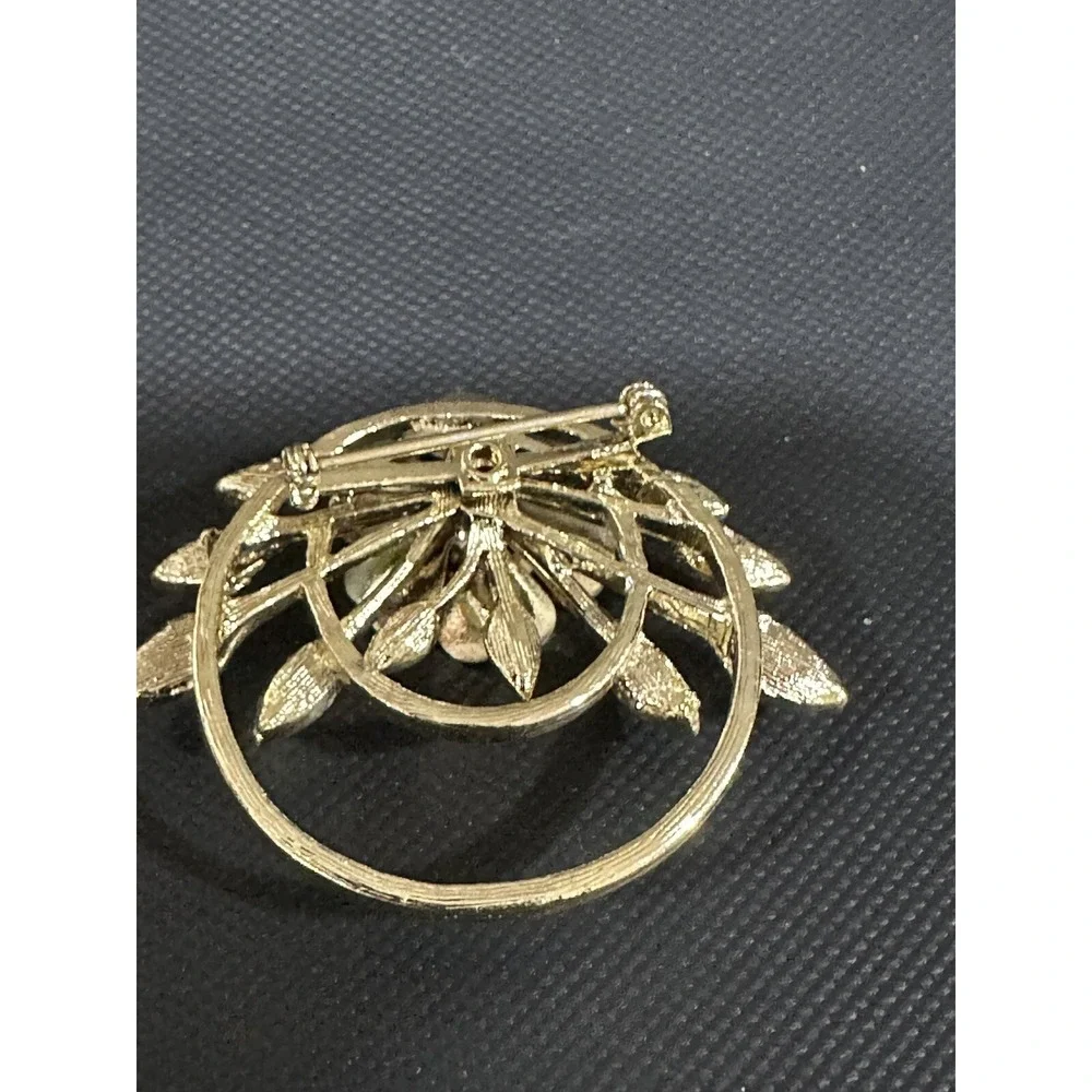 Vintage Coro Brooch Earring Clip On Set Gold Tone Flowers Leaf